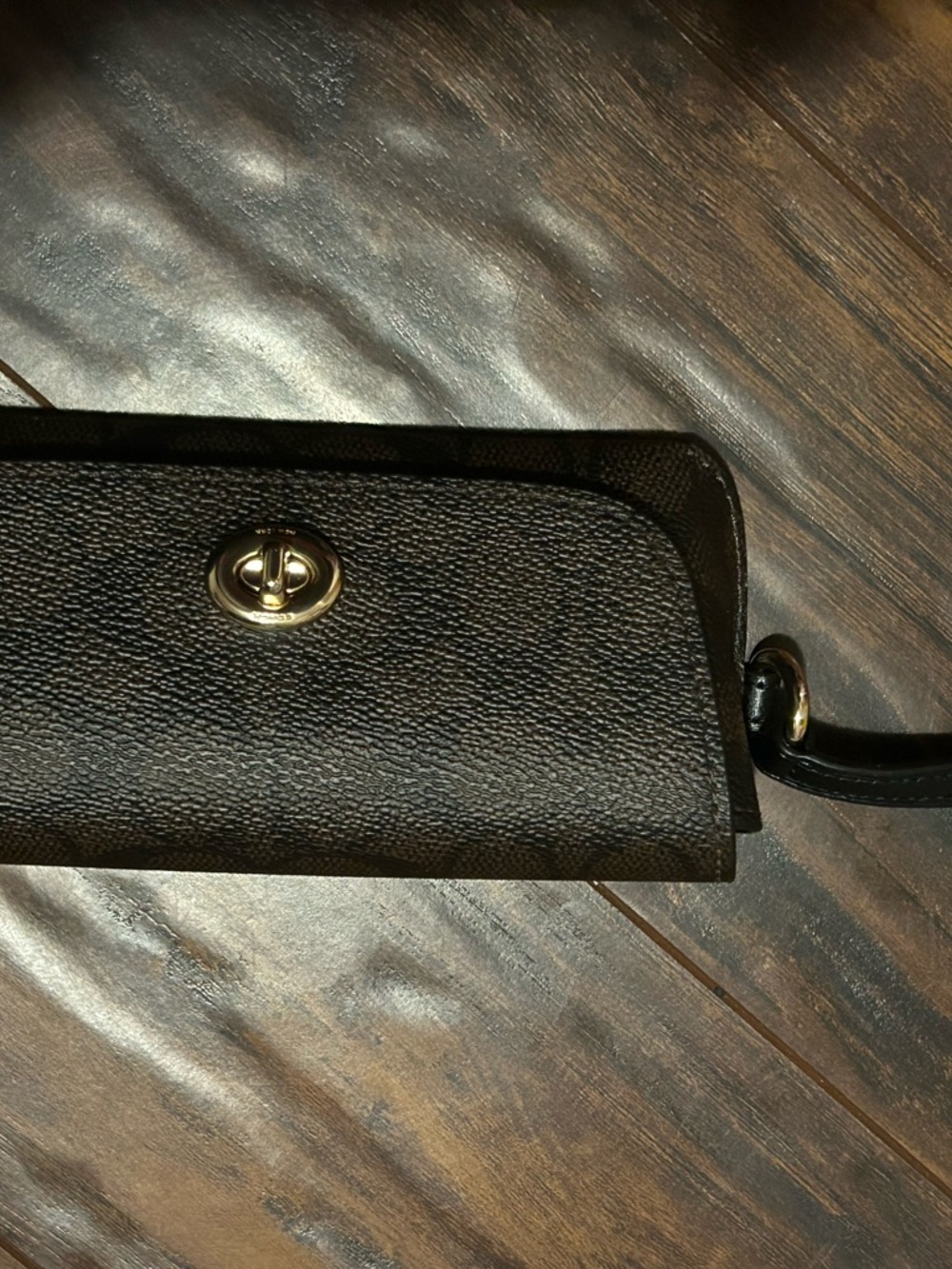 COACH SUNGLASSES CASE TURNLOCK